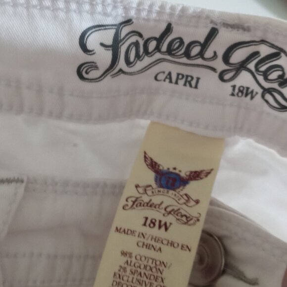 Ladies Capris - Picture 1 of 2